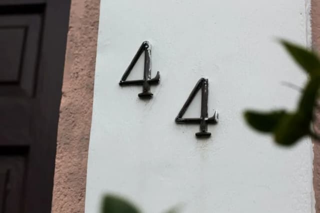 Prześladuje mnie liczba 44: Co oznacza ta tajemnicza liczba? Prześladuje mnie liczba 44: Co oznacza ta tajemnicza liczba?