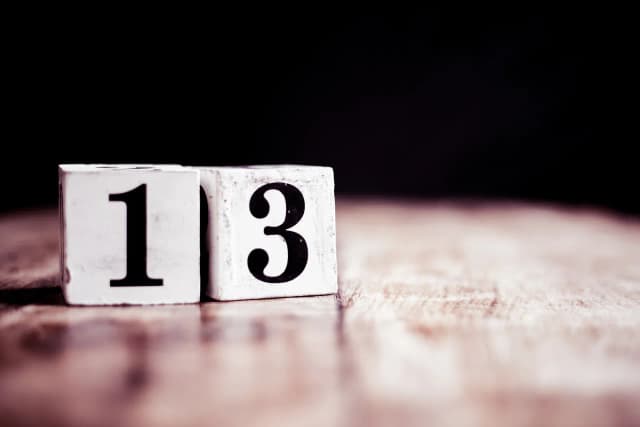 Znaczenie numerologii 13: karmiczne długi i wyzwania w życiu Znaczenie numerologii 13: karmiczne długi i wyzwania w życiu